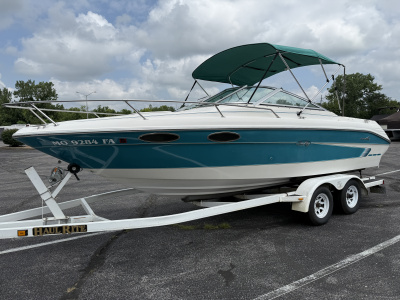 1995 Sea Ray 220 Signature Cuddy