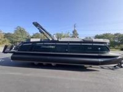 2026 Starcraft SLS 3 R Tri-Toon Includes 200hp and Trailer