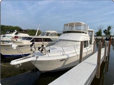2001 Carver 356 AFT