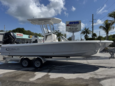 2024 Robalo 246 Cayman
