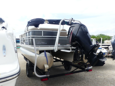2017 Sun Tracker PARTY BARGE® 20 DLX