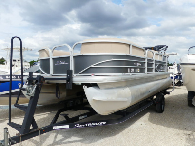 2017 Sun Tracker PARTY BARGE® 20 DLX