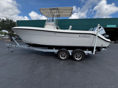 2022 Cobia 237 CC