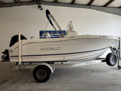 2018 Robalo Center Console