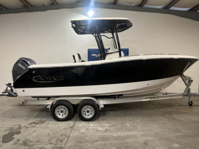 2023 Robalo Center Console