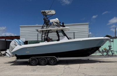 2024 Everglades 33 Center Console
