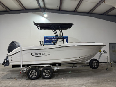 2026 Robalo Center Console