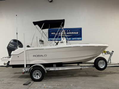 2026 Robalo Center Console
