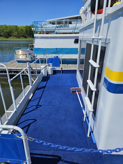 1972 River Queen 38 houseboat