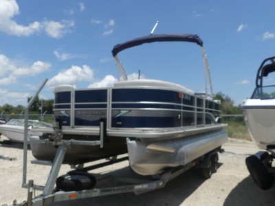 2016 Sylvan 8522 Cruise