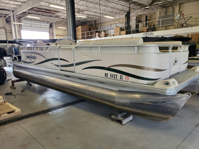 2003 Sweetwater 2221 SC
