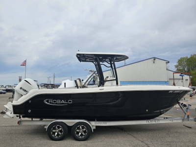 2019 Robalo 242 EXPLORER