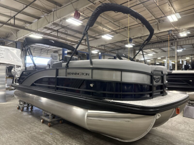 2026 Bennington 22 M FASTBACK