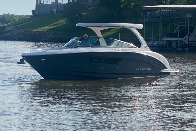 2021 Regal 3300 Bowrider