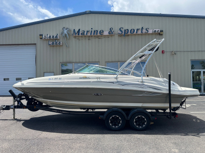 2005 Sea Ray 220 Sundeck