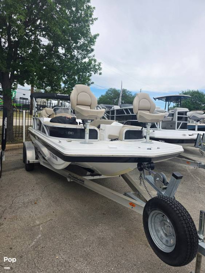 2022 Hurricane FunDeck 198