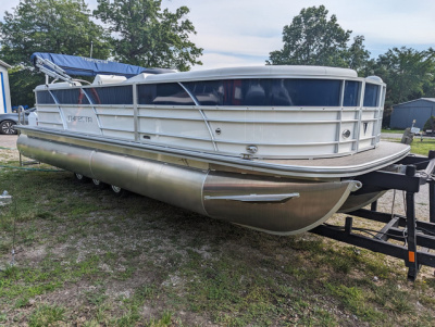 2023 Trifecta 24' C Series RF (White & Blue) With Mercury 250 Ou