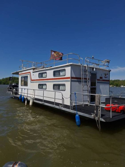 1982 Sumerset Houseboats 46