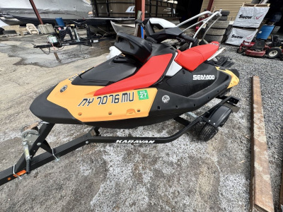 2024 Sea Doo Spark 90hp Conventional 3-UP Only 37hrs