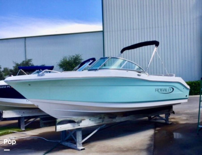 2019 Robalo 207 Dual Console