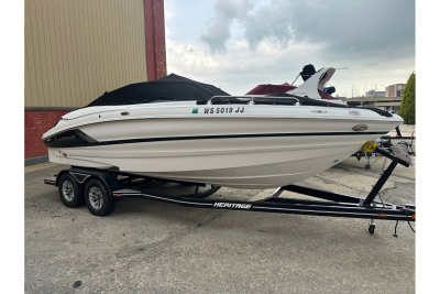 2015 Cruisers 238 Bow Rider