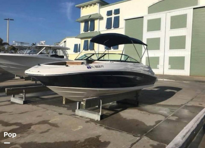 2015 Sea Ray Sundeck 220