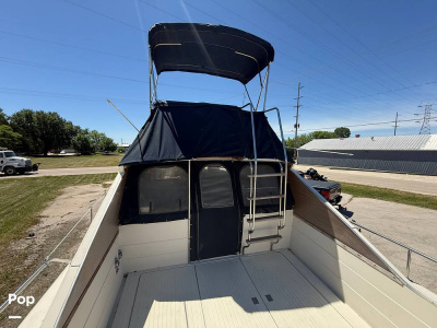 1970 Chris Craft Commander 31 Sports Express Flybridge