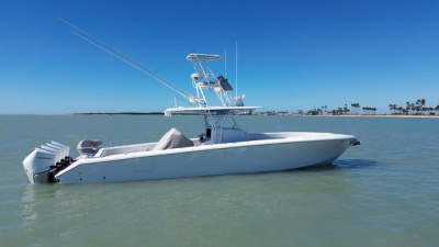 2021 Bahama 41 Center Console