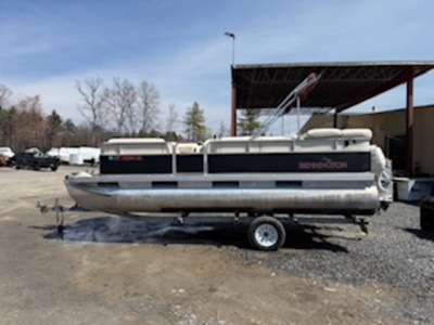 2001 Bennington 205 L Pontoon w/70hp Johnson and trailer