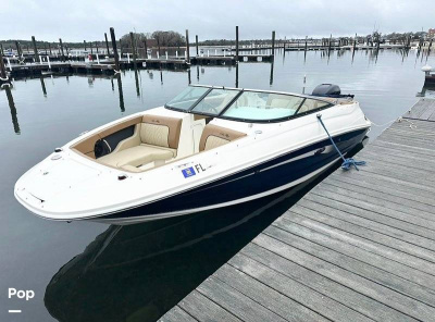 2015 Sea Ray 220 Sundeck OB