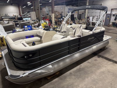 2026 Bentley Legacy 223 Navigator 200HP Quad Lounge Tritoon
