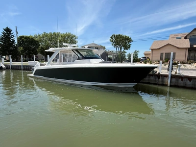 2025 Tiara 38 LS