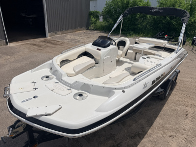 2011 Tahoe 215 Xi Deck Boat & 220HP Mercruiser V8