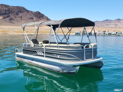 2021 Tracker Party Barge 20 DLX