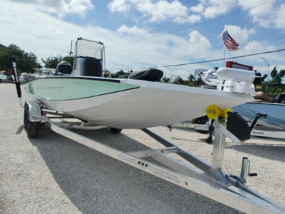 2027 Xpress HYPER-LIFT H22 BAY
