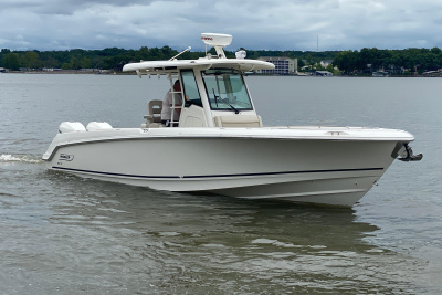 2016 Boston Whaler 330 Outrage