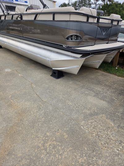 2025 Avalon Venture Quad Lounge