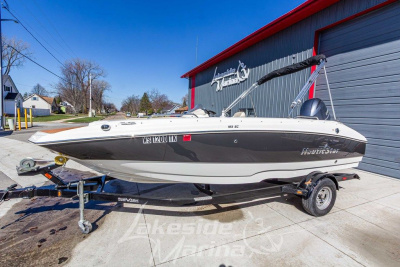2017 Nautic Star Deck Boats