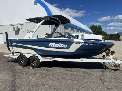 2022 Malibu 21 LX