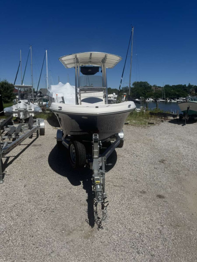 2020 Robalo 180R