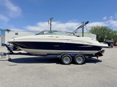 2005 Sea Ray 220 Sundeck