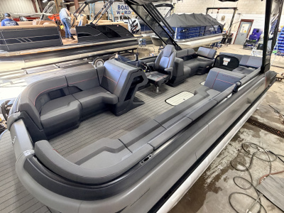 2023 Manitou Explore 22 Tritoon & 150HP Rotax