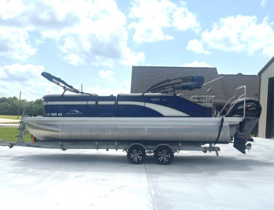 2023 Bennington SX22 Tritoon