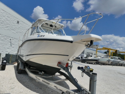 2005 Boston Whaler Conquest 255