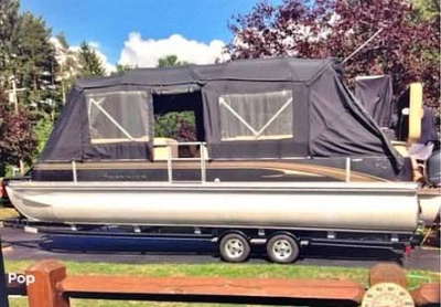 2008 Bennington 2575 QXI tritoon