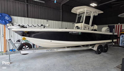 2023 Robalo 246 Cayman