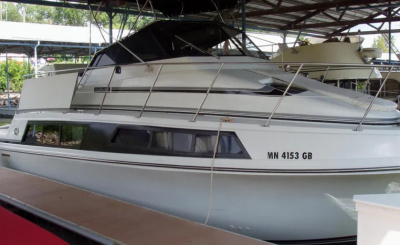 1990 Carver 32 Mariner