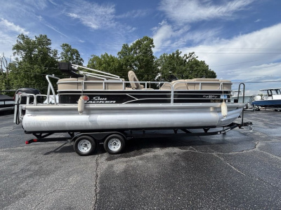 2019 Sun Tracker PARTY BARGE® 22 RF DLX