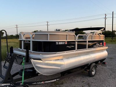 2024 Sun Tracker Party Barge 16 DLX