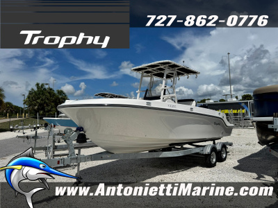 2026 Trophy T22CC Center Console